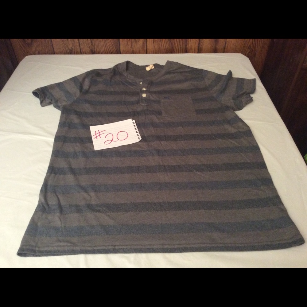 💜 Men’s Hollister shirt
